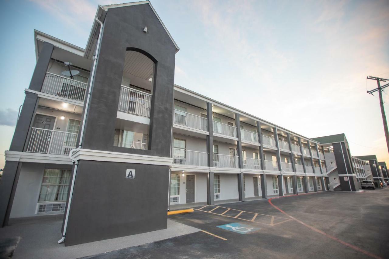 The Crossroads Hotel And Suites Irving Exterior foto